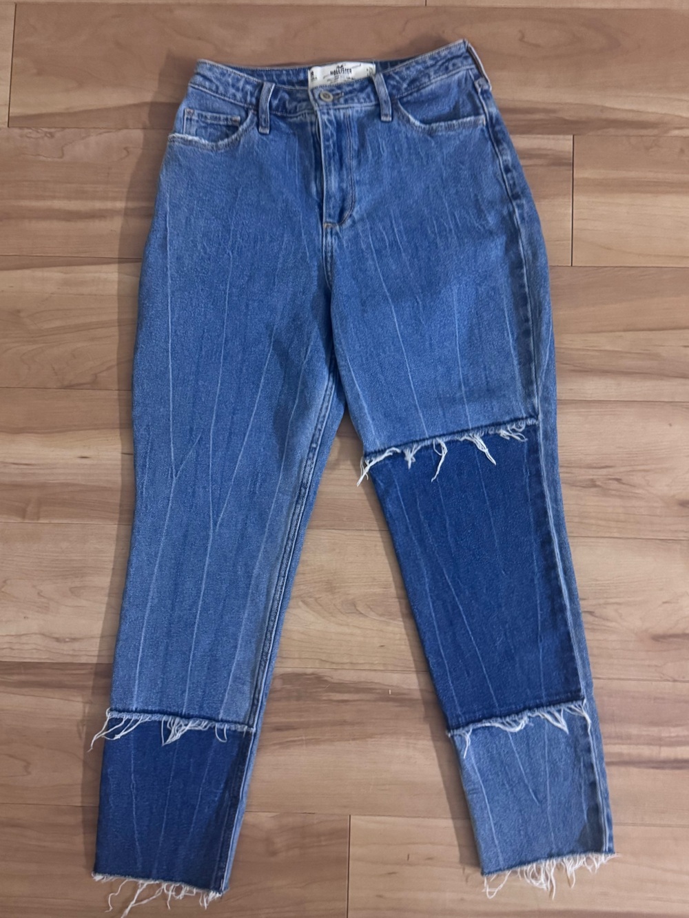 Hollister Women’s Blue curvy High-rise Mom Jeans